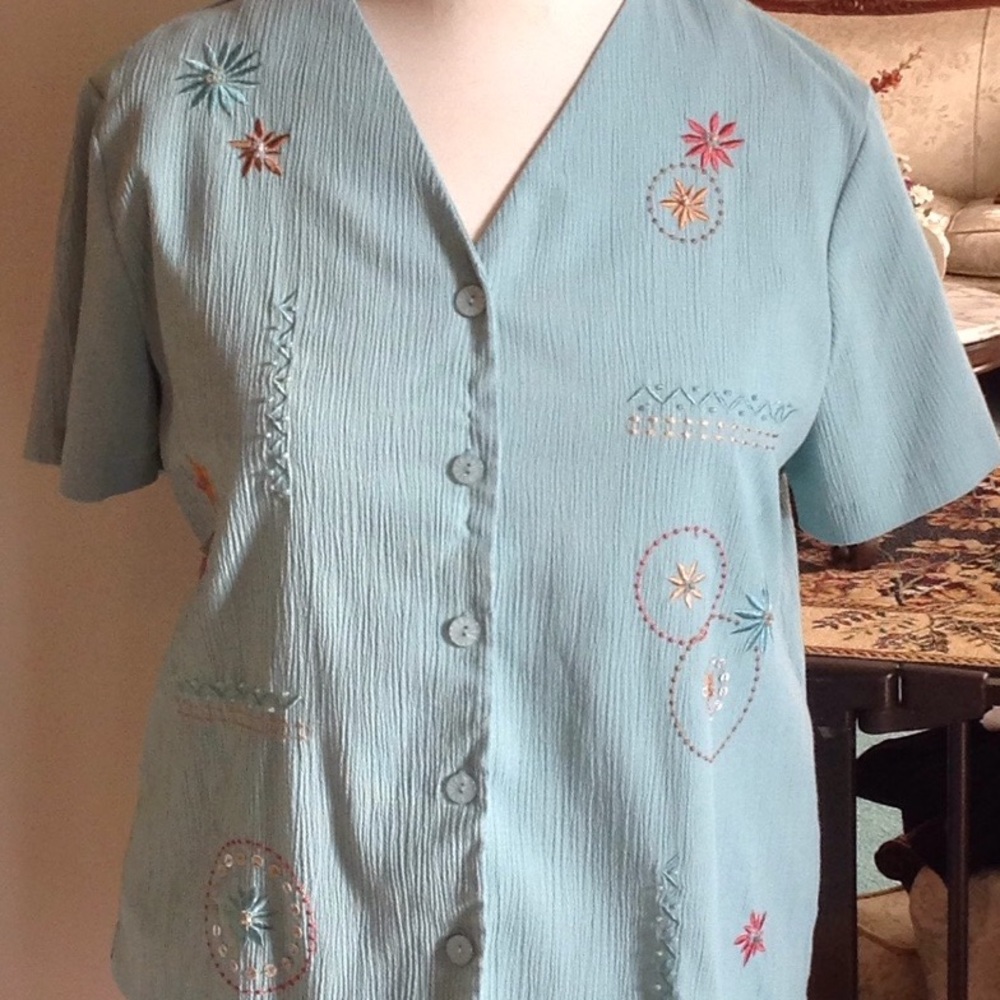 Woman's beautiful size 14, Alfred Dunner top.